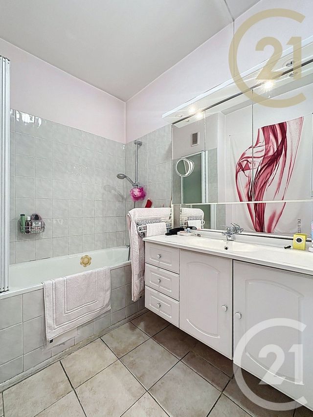 Appartement F4 à vendre - 4 pièces - 71.09 m2 - MONTELIMAR - 26 - RHONE-ALPES - Century 21 Portes De Provence