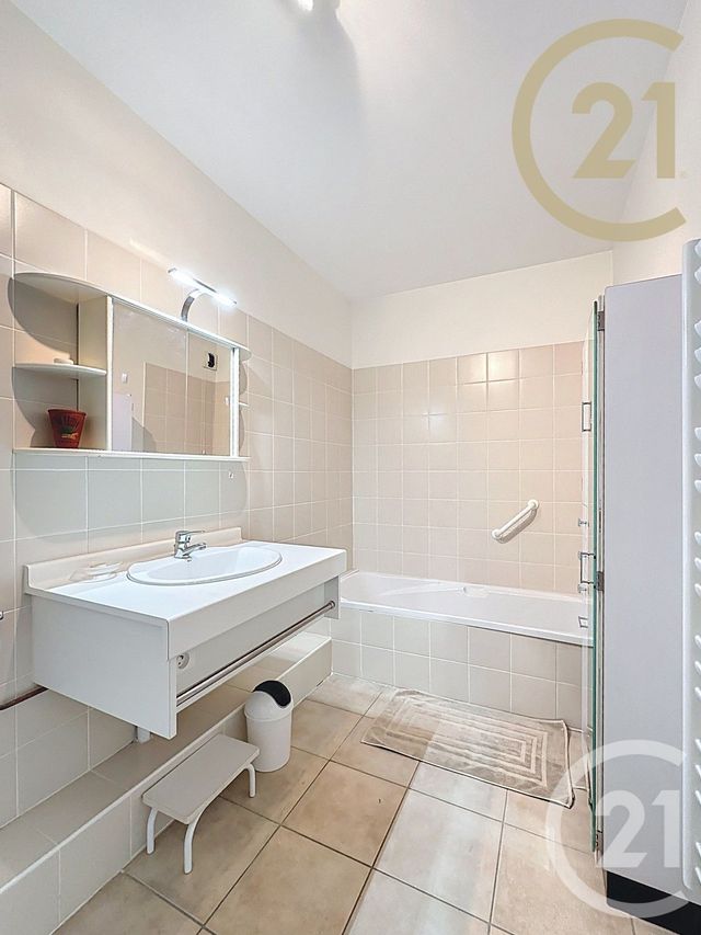 Appartement T3 à vendre - 3 pièces - 71.16 m2 - MONTELIMAR - 26 - RHONE-ALPES - Century 21 Portes De Provence