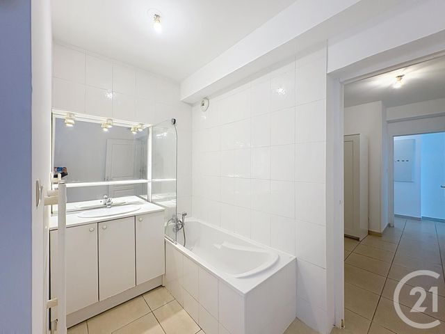 Appartement à louer - 2 pièces - 56.62 m2 - MONTELIMAR - 26 - RHONE-ALPES - Century 21 Portes De Provence