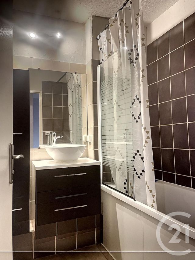 Appartement F2 à louer - 2 pièces - 49.96 m2 - MONTELIMAR - 26 - RHONE-ALPES - Century 21 Portes De Provence