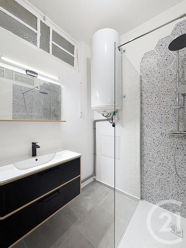 Appartement F3 à louer - 3 pièces - 90.0 m2 - MONTELIMAR - 26 - RHONE-ALPES - Century 21 Portes De Provence