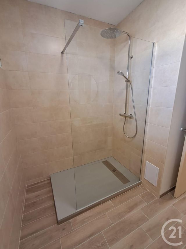 Appartement F3 à louer - 3 pièces - 82.6 m2 - MONTELIMAR - 26 - RHONE-ALPES - Century 21 Portes De Provence