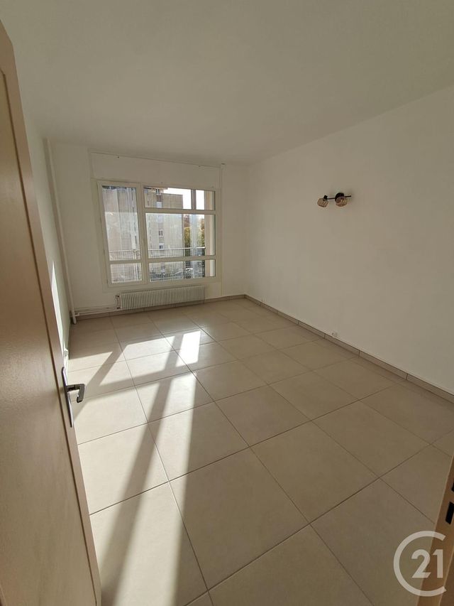 Appartement F3 à louer - 3 pièces - 82.6 m2 - MONTELIMAR - 26 - RHONE-ALPES - Century 21 Portes De Provence
